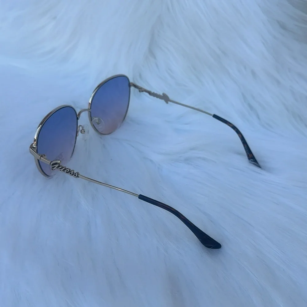 New GUESS Gradient Smoke Round Ladies Sunglasses